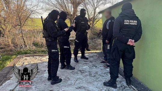 Łowcy pedofili w Ostaszewie. Zatrzymany 45-letni mężczyzna
