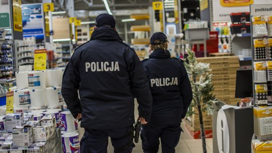 Policja z Nowego Dworu Gdańskiego kontroluje przestrzeganie obostrzeń