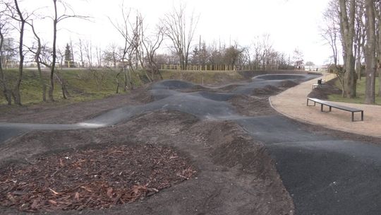 Trwa budowa pumptracku w Nowym Dworze Gdańskim [materiał wideo]