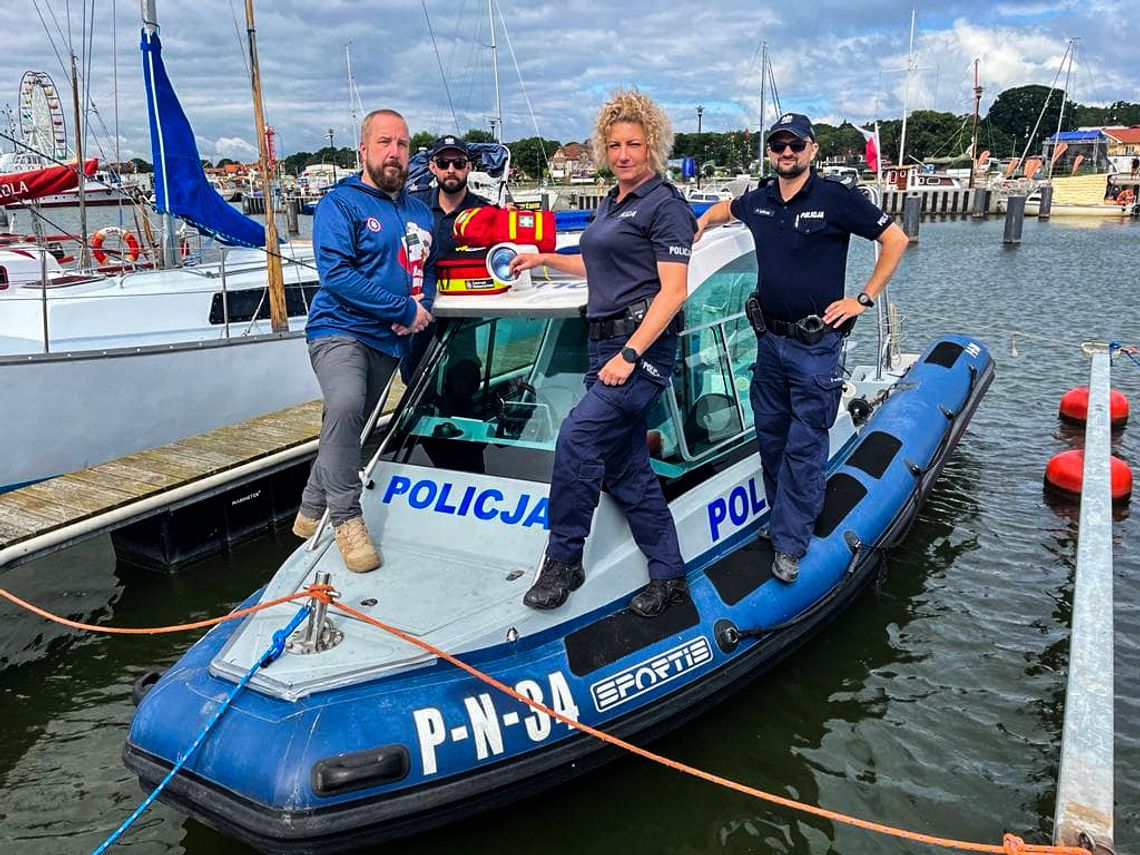 Apteczki ratownicze dla policjantów z Krynicy Morskiej