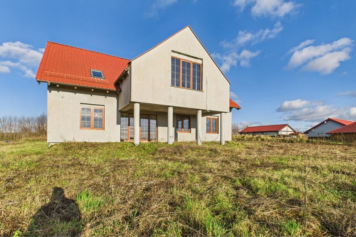 Dom z hektarem wolności. Majewo pod Elblągiem czeka na nowego właściciela