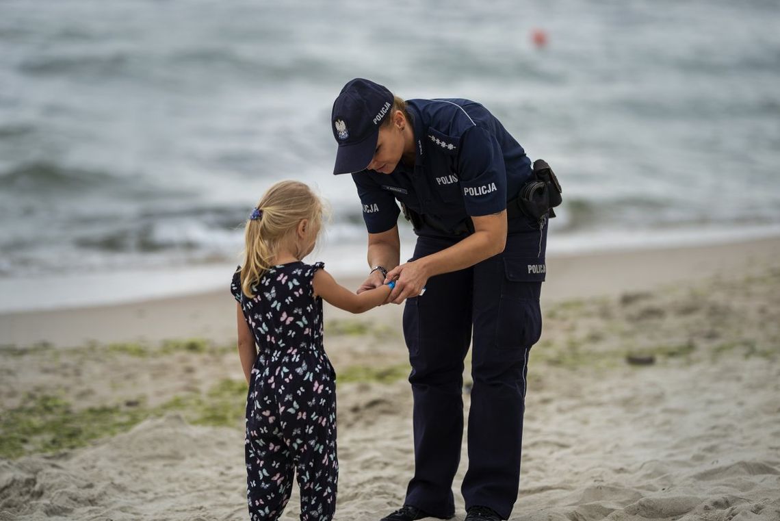 Latem na plażach Mierzei Wiślanej masowo gubią się dzieci [wideo]