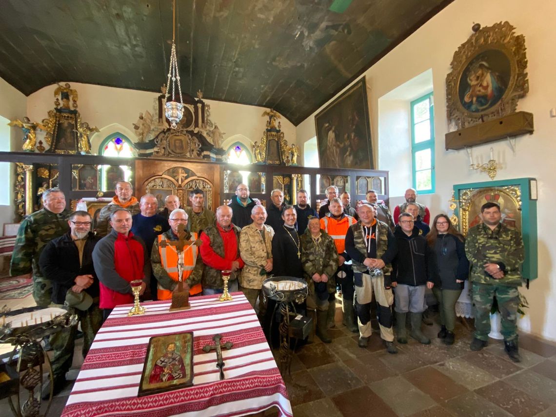 Mikołajki w maju i początek zawodów wędkarskich w świątyni