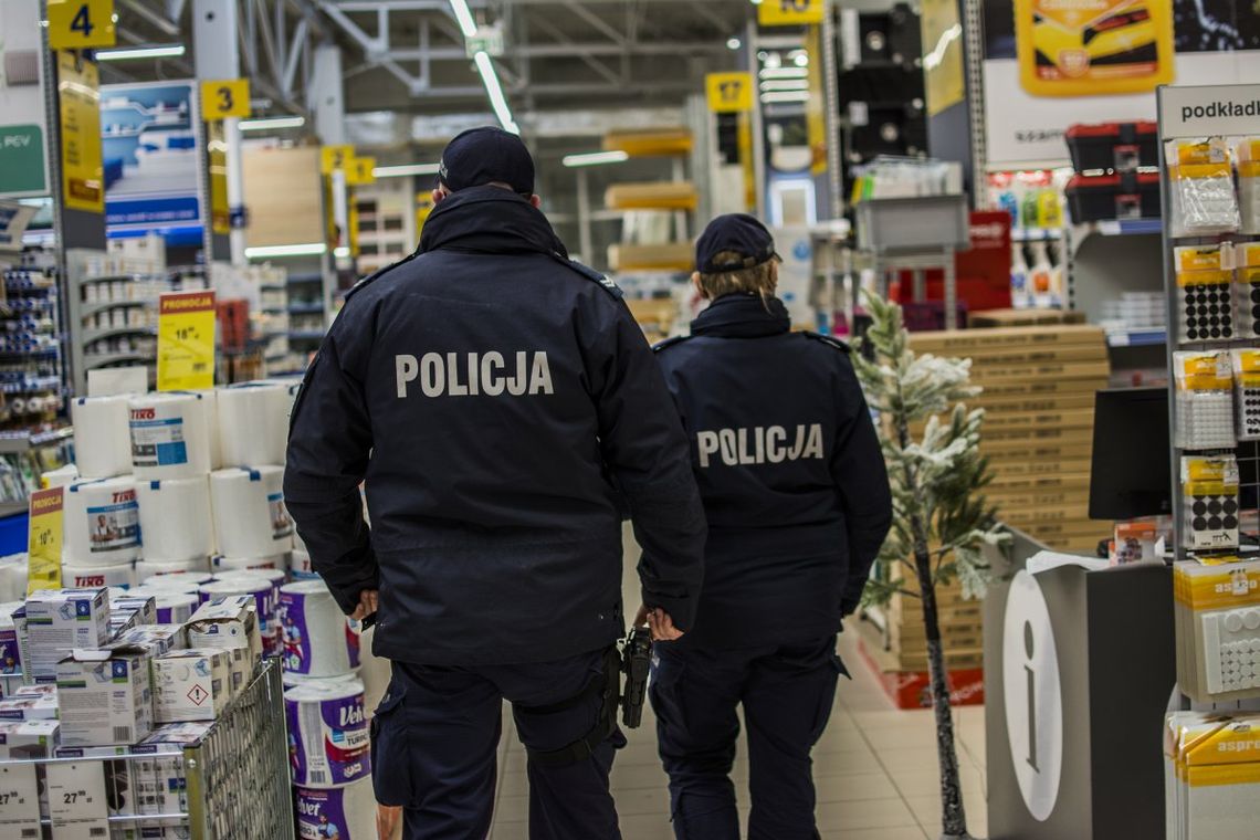 Policja z Nowego Dworu Gdańskiego kontroluje przestrzeganie obostrzeń