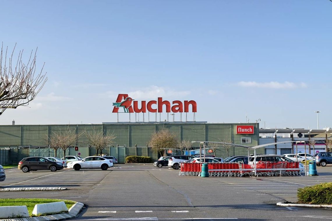 Znany artysta bojkotuje sklep Auchan. Pomagają mu internauci